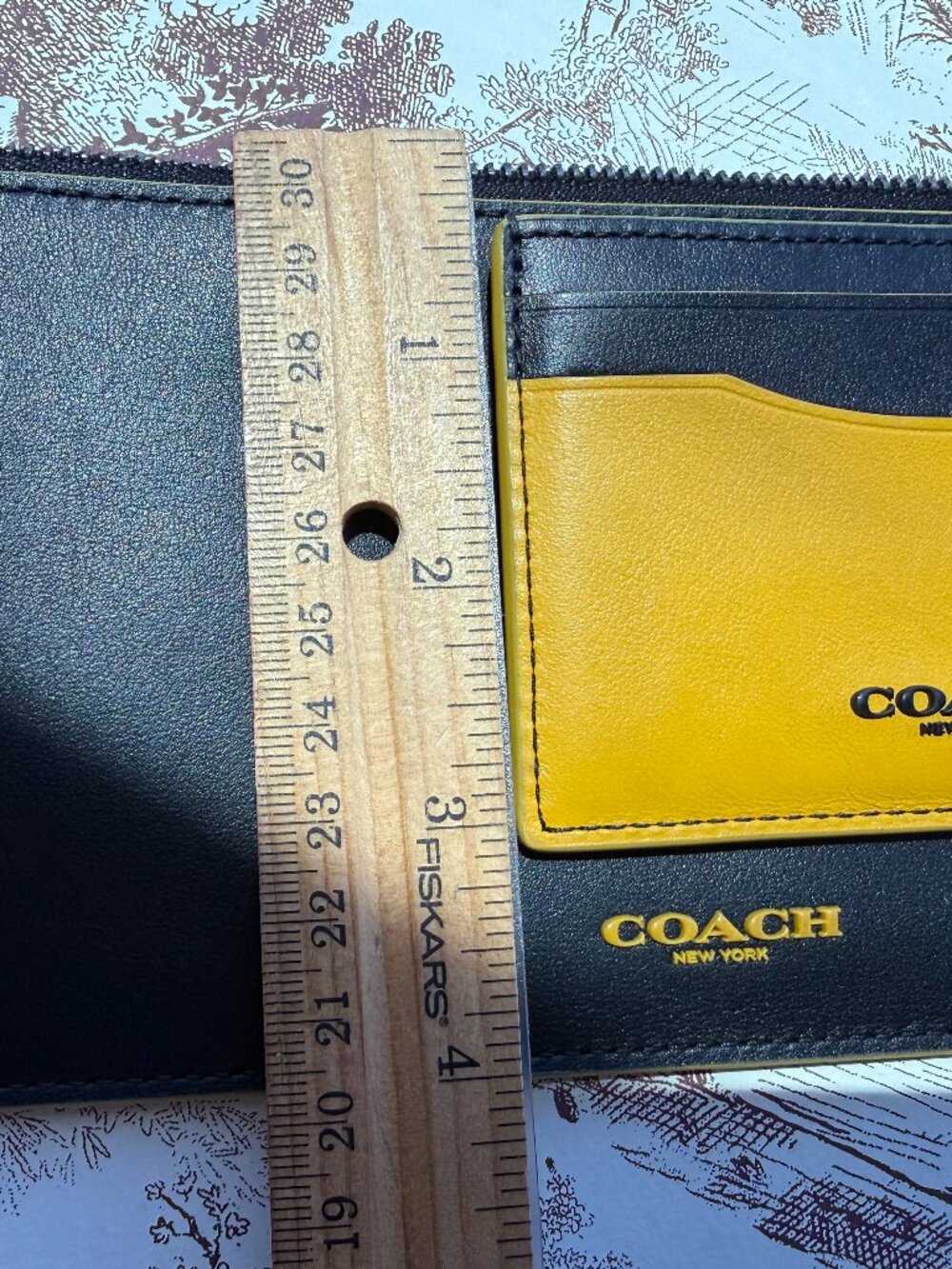 COACH Sling Trio Wristlet/Card Case in Colorblock-Black Leather Interior Lining - Picture 3 of 9
